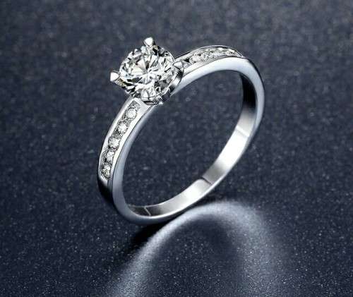 **ABSOLUTELY GORGEOUS** SPARKLING WHITE RHODIUM PLATED  RING SIZE P/8/18.1MM