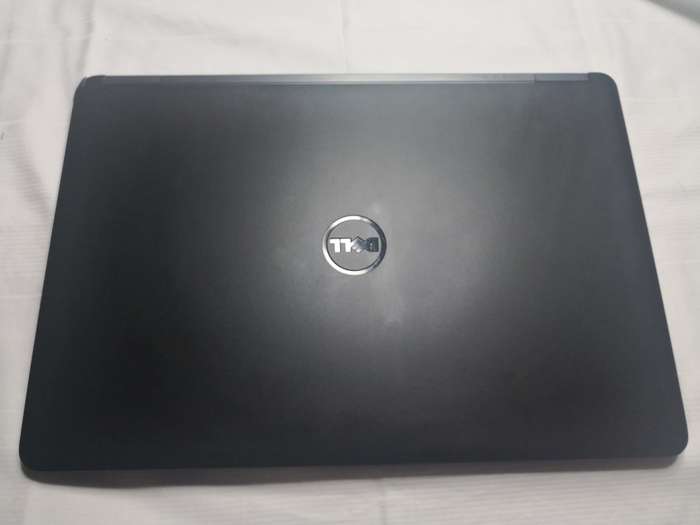 DELL LATITUDE E7450 5TH GENERATION CORE i5-5200U/14" SCREEN/ 4GB RAM/500GB HDD/WIN 10 PRO