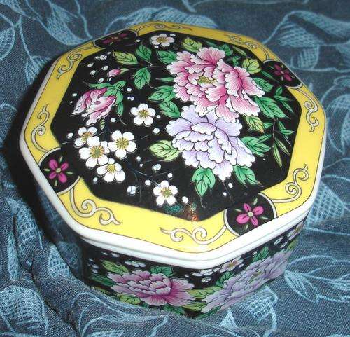 Imari Porcelain Trinket box