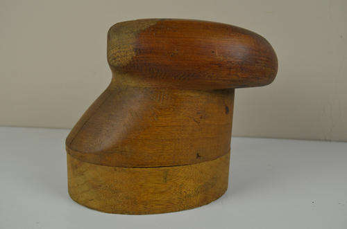 WOODEN VINTAGE BERET FORM
