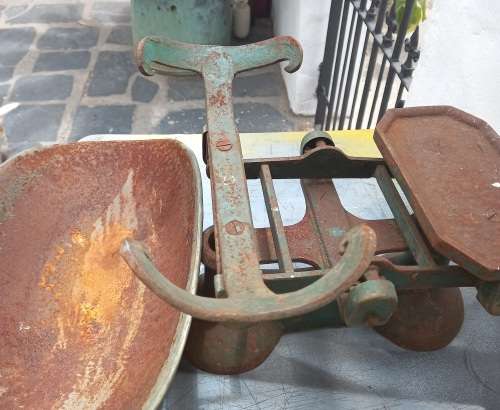 Vintage scale with pan