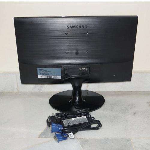 Samsung LED Monitor S19D300 19 Inch