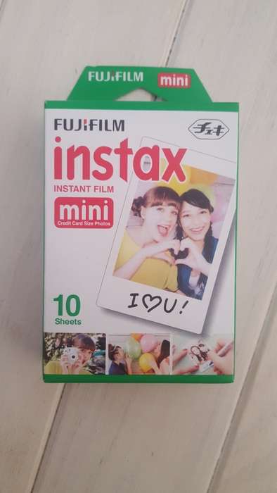 Brand New Fujifilm Instax Mini 8 Instant Camera + Free Pack of Instant Sheets