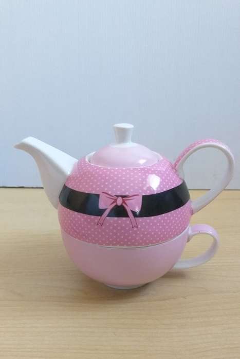 Pretty Pink Teapot with Two Tea cups