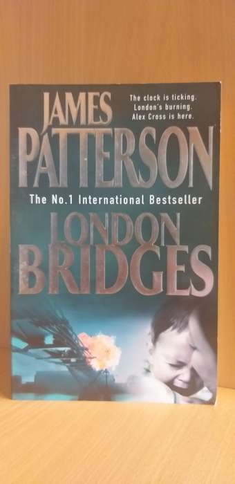 London Bridges by James Patterson (Large Paperback)