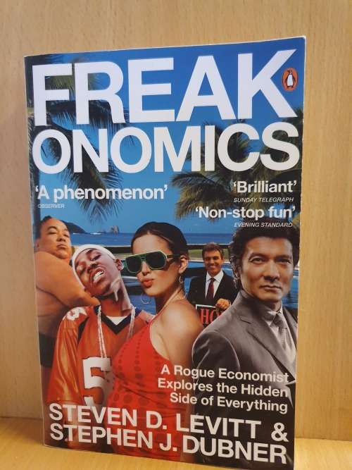 Freakonomics : Steven D. Levitt & Stephen J. Dubner (Paperback)