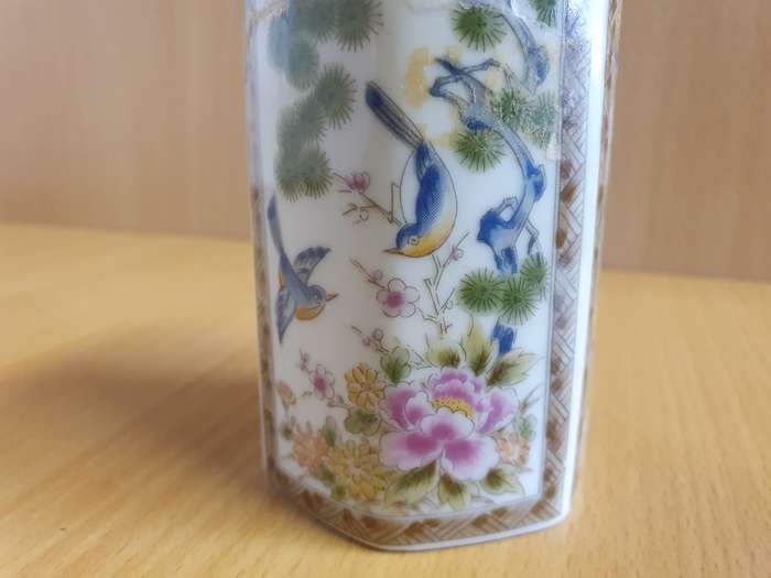 Small Oriental Style Vase - height 10cm width 8cm