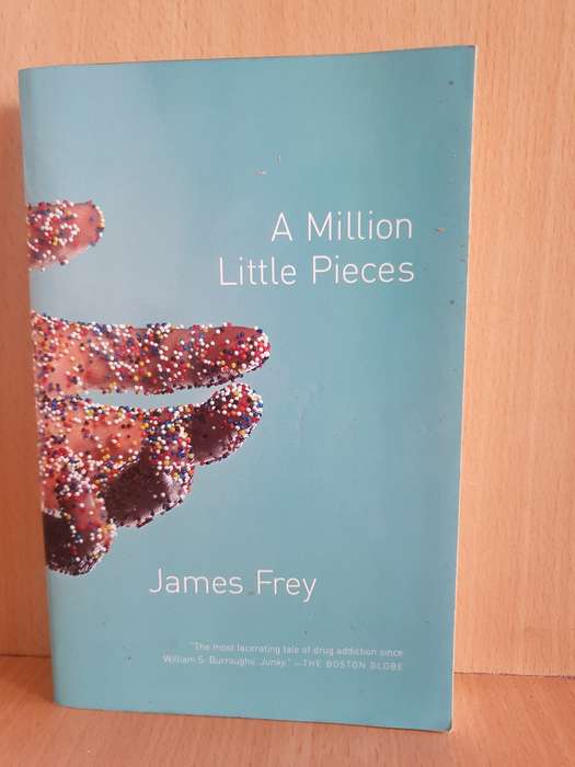 A Million Little Pieces: James Frey (Paperback)