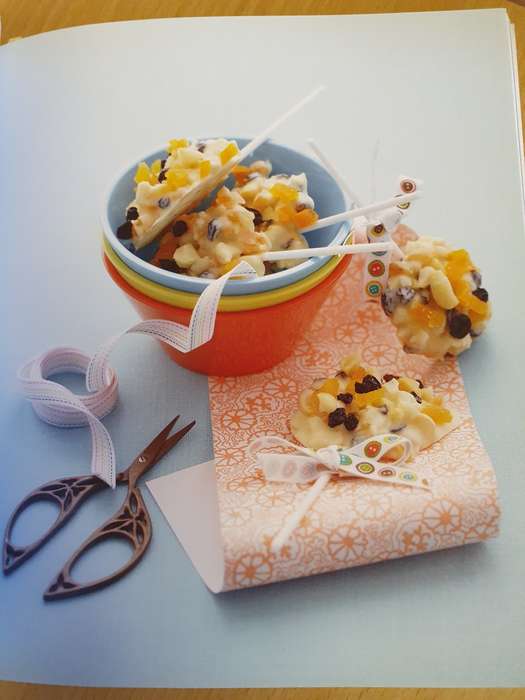 Cake and Cookie Pops - More than 50 fun treats on sticks (Paperback)