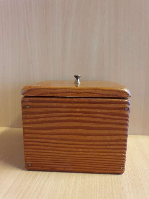 Wooden Salt Caddy (13cm x 13cm height 12cm)