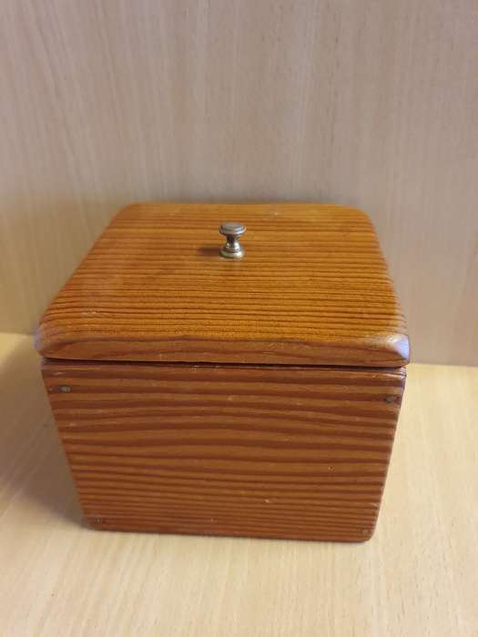 Wooden Salt Caddy (13cm x 13cm height 12cm)