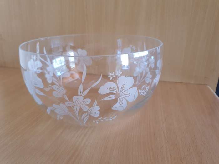 Round Glass Floral Pattern Bowl