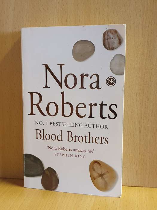 Blood Brothers: Nora Roberts (Paperback)