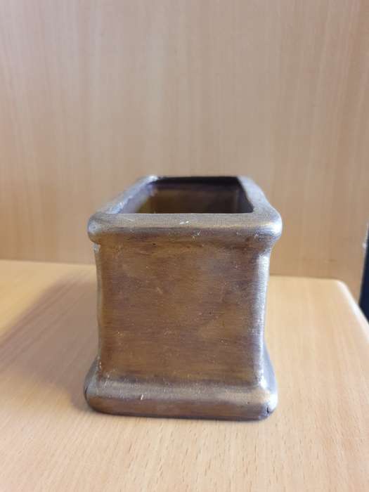 Ceramic Plant Holder (15cm x 9cm height 9cm)