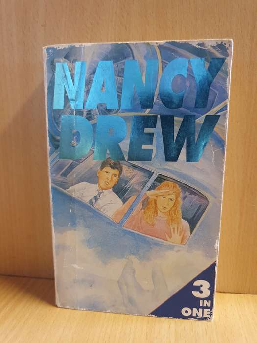 Nancy Drew 3 in One : The Crooked Banister.The Sky Phantom/The Thirteenth Pearl