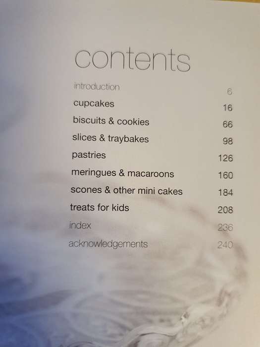 Hamlyn - 200 Mini Cakes & Bakes (Paperback)