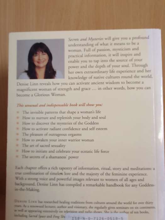 Secrets & Mysteries - The Glory and Pleasure of Being a Woman: Denise Linn (Paperback)