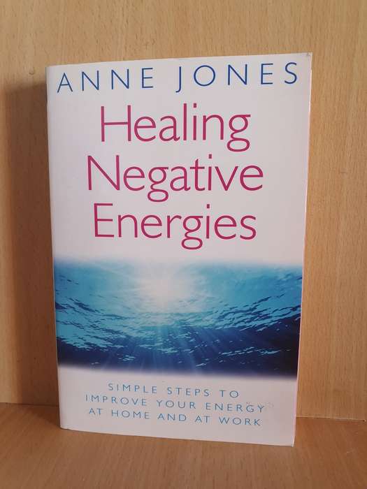 Healing Negative Energies - Simple steps to improve your energy at home and at work: Anne Jones