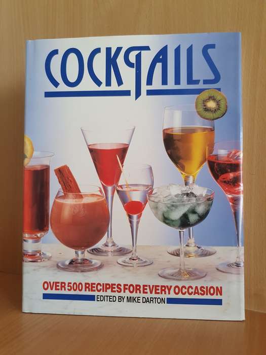 Cocktails - Over 500 Recipes for Every Occasion: Mike Darton (Hardcover)