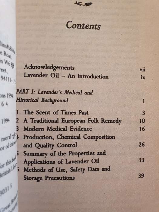 Lavender Oil - The new guide to nature`s most versatile remedy: Julia Lawless (Paperback)