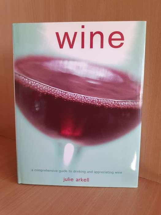 Wine - A comprehensive guide to drinking and appreciating wine: Julie Arkell (Hardcover)