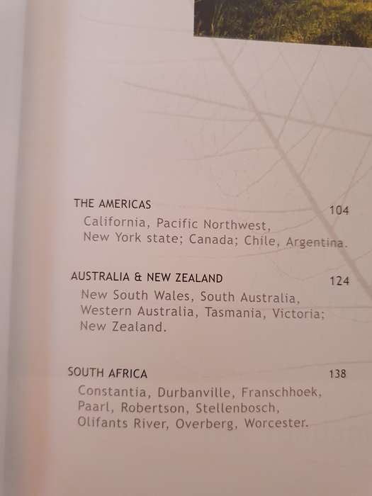 Wine - A comprehensive guide to drinking and appreciating wine: Julie Arkell (Hardcover)