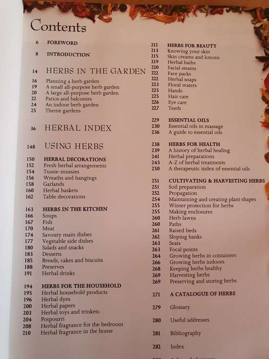 The Complete Book of Herbs - A Practical Guide to Growing & Using Herbs: Lesley Bremness