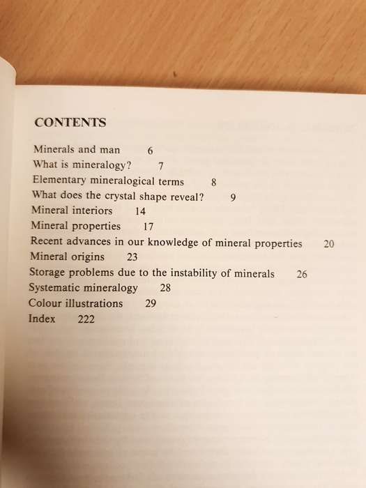 A Field Guide in Colour - Minerals (Over 100 minerals illustrated in full colour) Hardcover