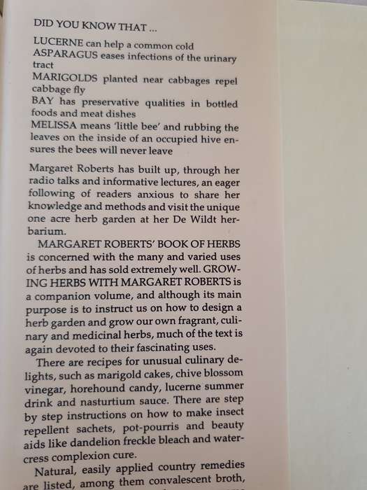 Growing Herbs with Margaret Roberts - A Guide to Growing Herbs in South Africa (Hardcover)