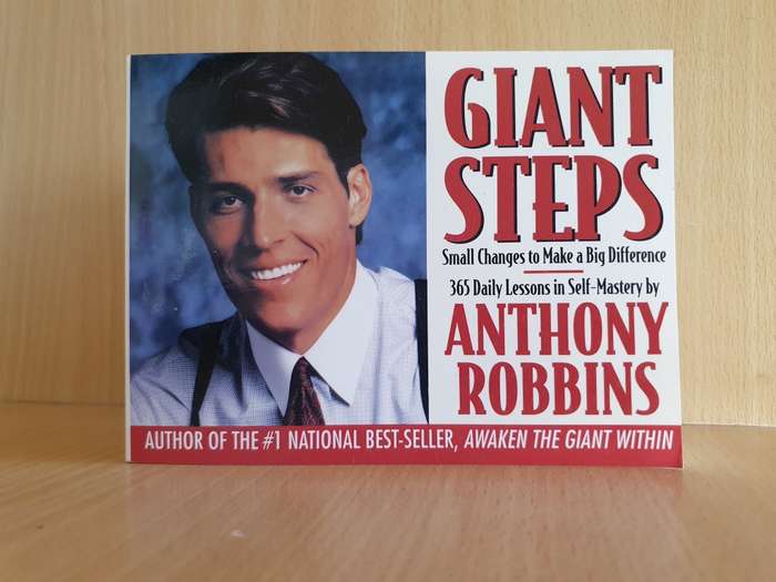 Giant Steps - Small Changes to Make a Big Difference: Anthony Robbins (Paperback)