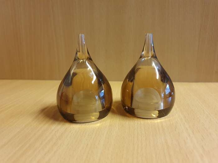 Set of 2 Guzzini Acrylic Teardrop Shape Salt & Pepper Shakers Lucite
