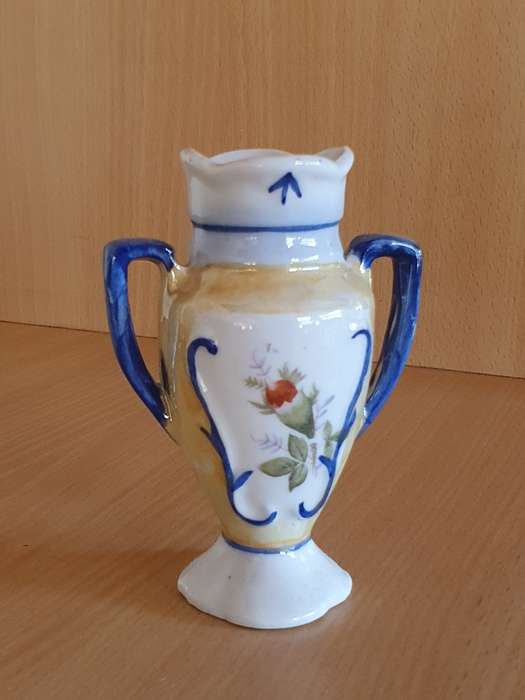 Small Ceramic Vase - height 11cm width 7cm