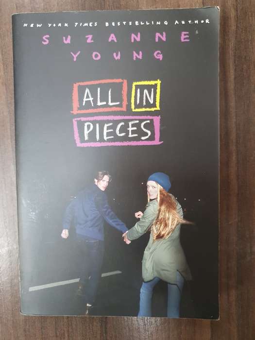 All in Pieces: Suzanne Young (Paperback)