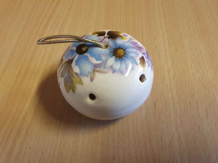 Small Vintage Ceramic Pomander/Pot Pourri Holder - width 6cm height 5cm