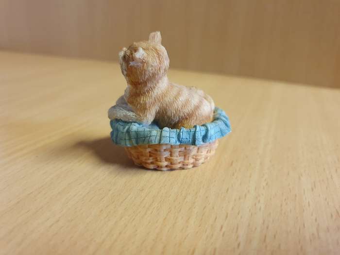 Small Cat Figurine - 6cm x 5cm height 5cm