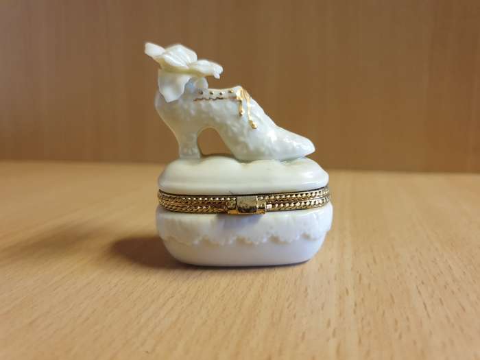 Miniature Shoe Shaped Trinket Holder - 5cm x 3cm height 6cm
