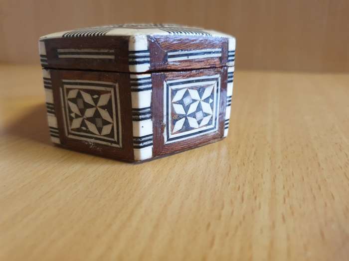 Inlay Wooden Trinket Box - 11cm x 8cm height 4cm