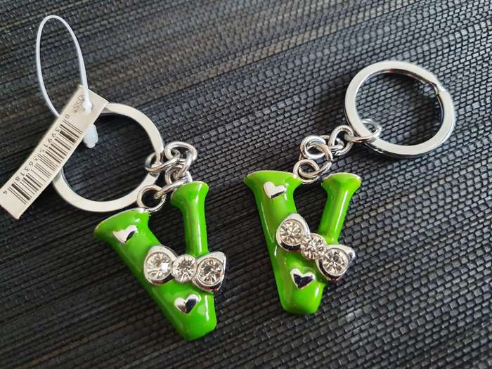 V - Keyring/Keychain