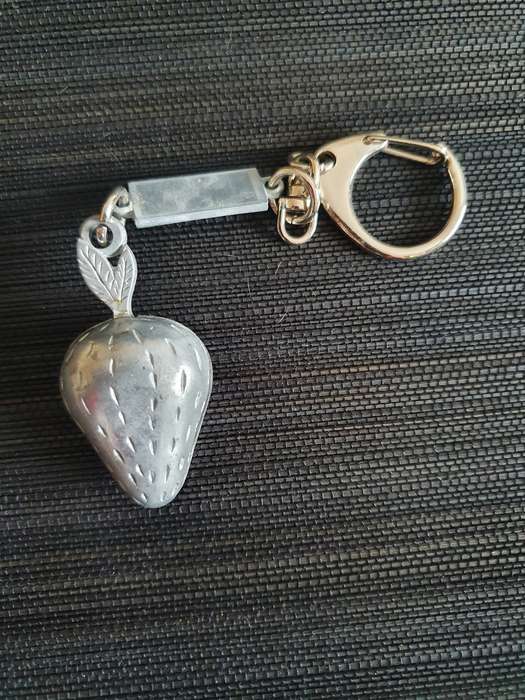 Metal Strawberry Keyring/Keychain