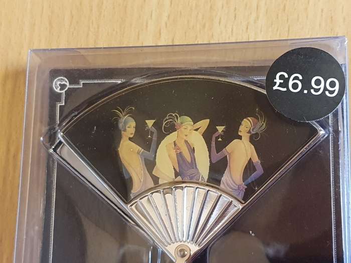 Fan Shaped Compact Mirror (7cm x 6cm)