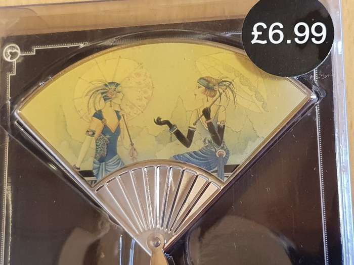 Fan Shaped Compact Mirror (7cm x 6cm)