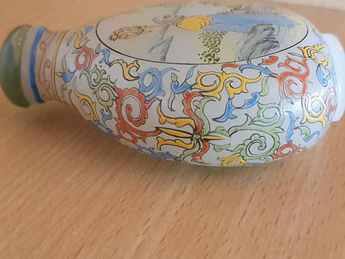 Chinese Painted Glass Snuff Bottle