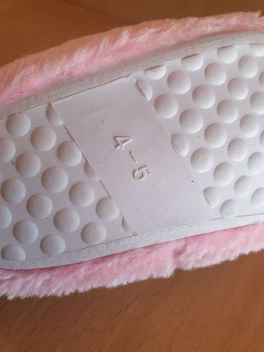Kiddies Girls Slippers size 4-6