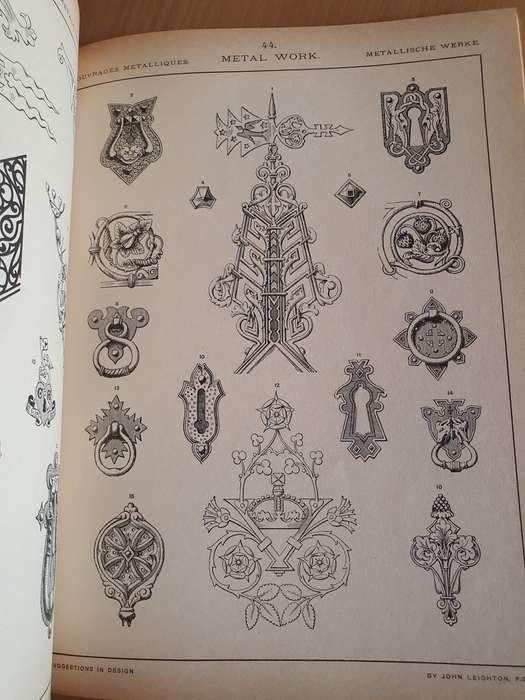 Suggestionsin Design - Three Thousand Years of Ornaments, Styles, Motifs (Paperback)