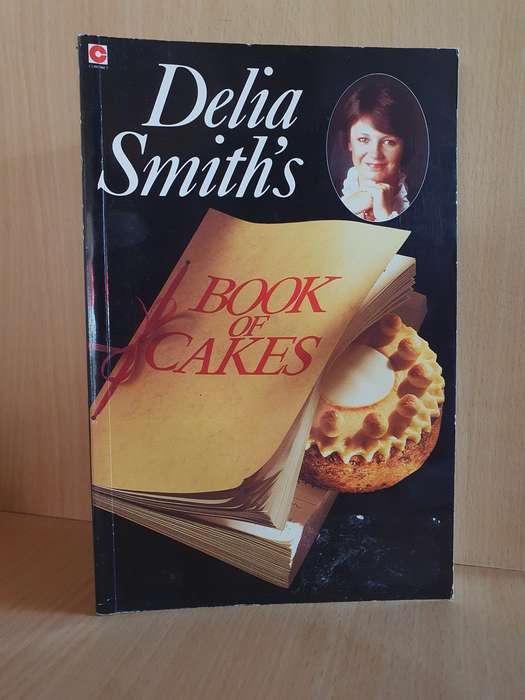 Delia Smith`s Book of Cakes (Paperback)