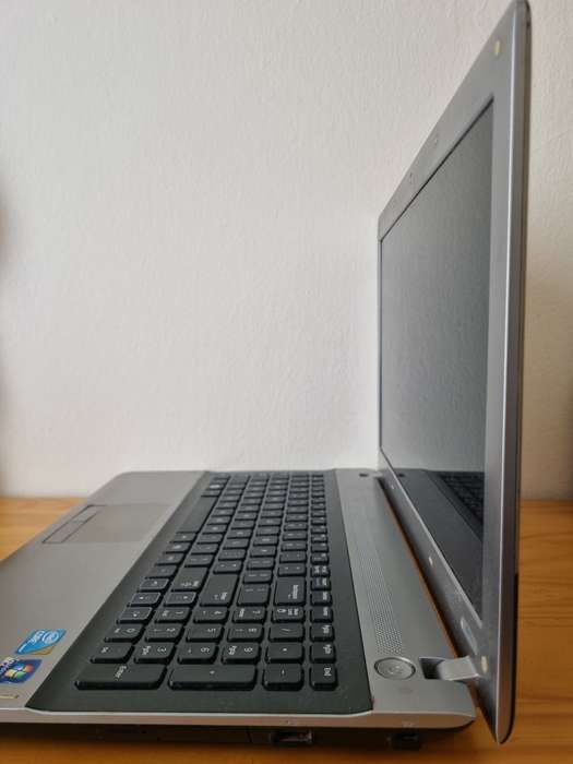 Samsung Notebook RV511 | Intel i3 | READ DESCRIPTION