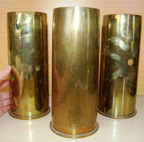 3 Brass Shells RAUFOSS 1938, 1947, 1957. - Height 245mm - Slight damage to one top - As per picture
