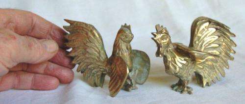 2 Brass Fighting Roosters - Height 80mm - Sold as a pair.