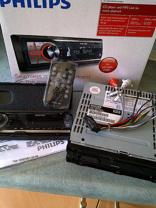Phillips MP3/CD & Remote Control Car Radio@@@@NO RESERVE