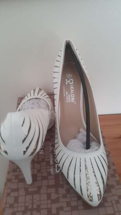Skaloni Designer label shoes (Gold and White)